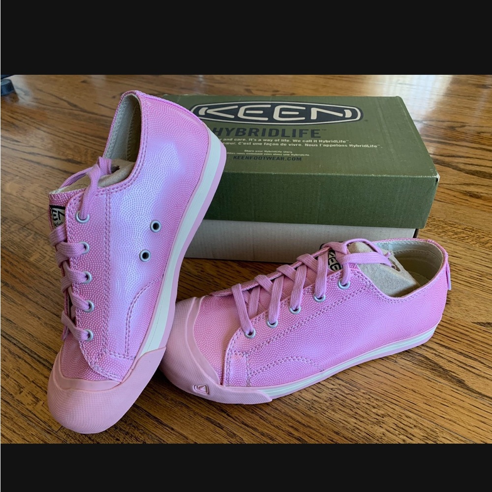 Keen Youth/Women’s size 5 Coronado Metallic Shoes PINK